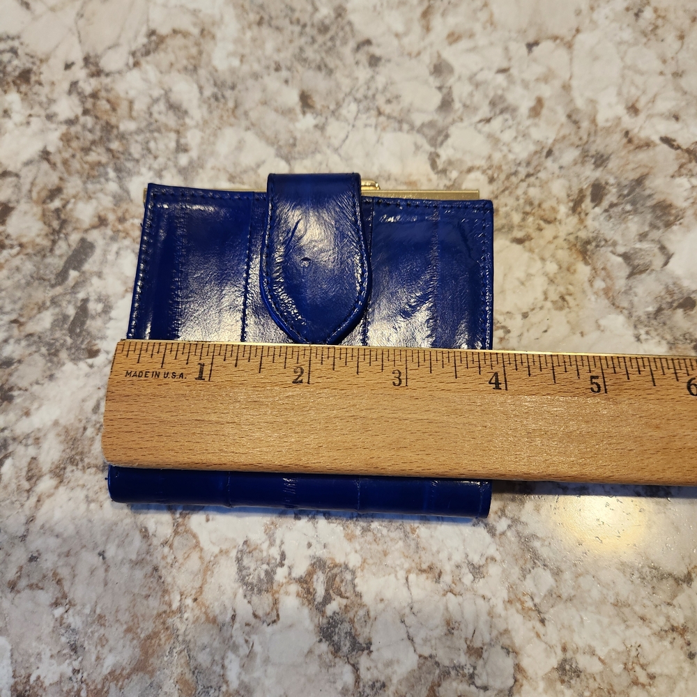 Elegant Elk Blue Leather Wallet - Picture 6 of 7